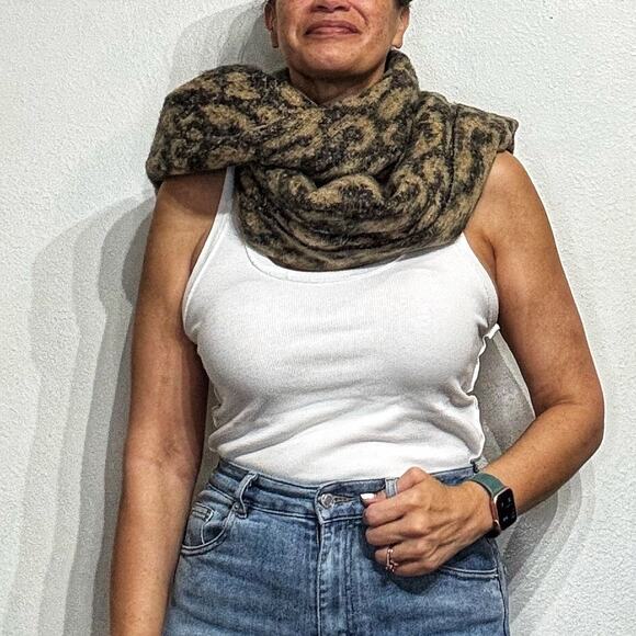 Steve Madden Tan Leopard Print Blanket Scarf NWT - Picture 5 of 11